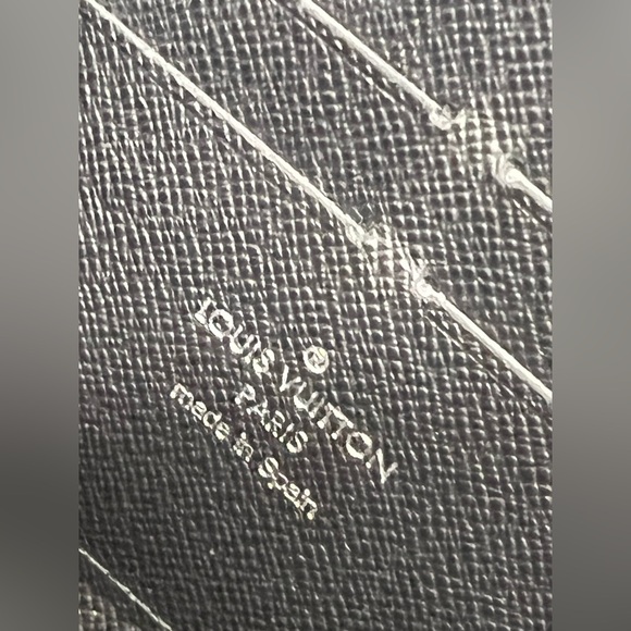 LOUIS VUITTON-CA0123 Black Epi Leather Zippy Wallet - Picture 13 of 14